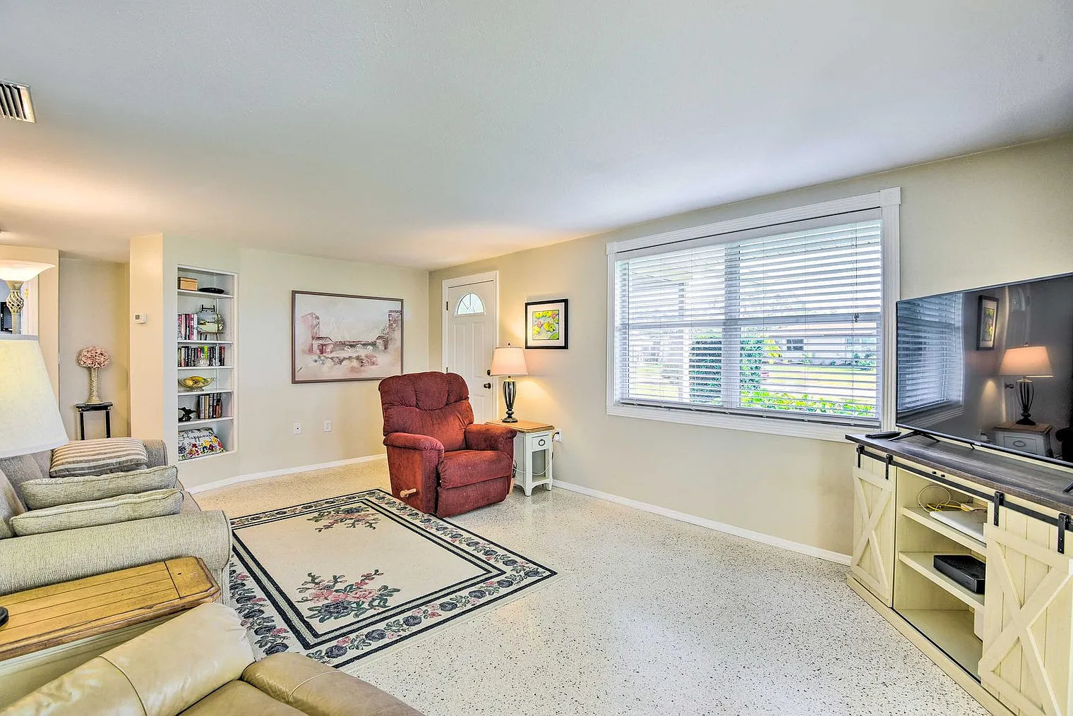 2 bed, 2.0 bath, 1399 sqft, $3,612 — Photo 3