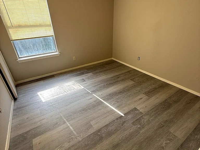 1502 Heather Ct — Photo 5