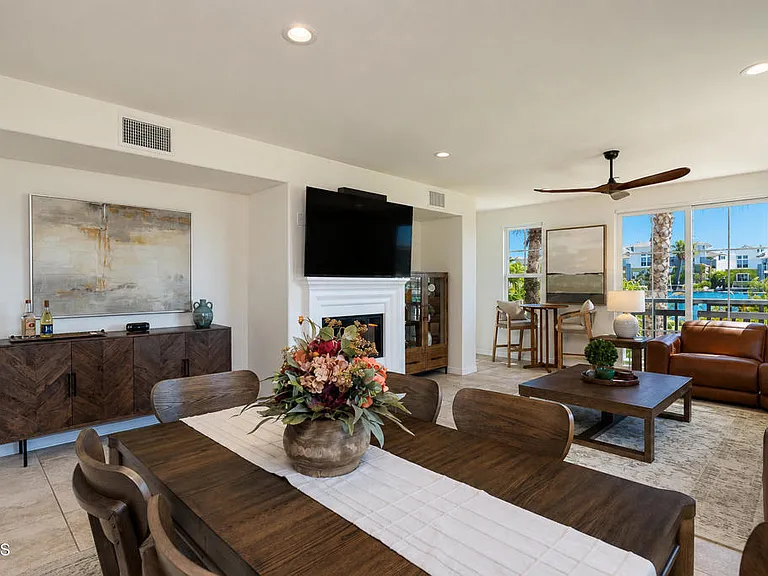 1538 Seabridge Ln — Photo 3