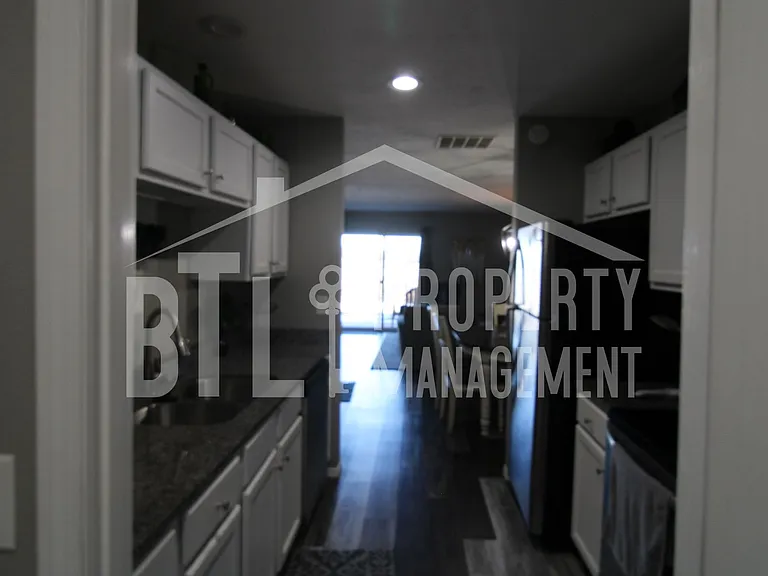 2907 Vineyards Pkwy #2 — Photo 17