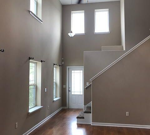 4th image of 40 Summer Hill Ct