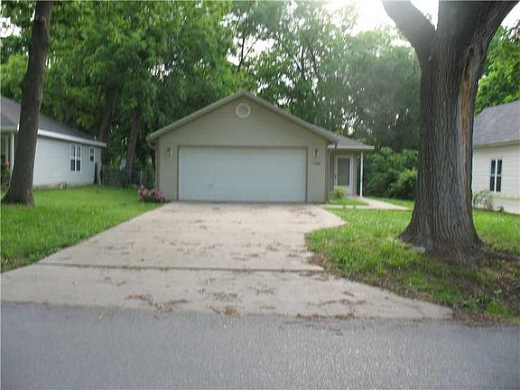 3rd image of 504 SE D St
