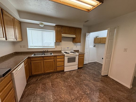 3rd image of 565 Opal St #3