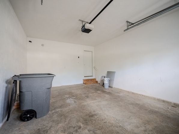 144 Pinewood Dr #8B, Gardner, MA 01440