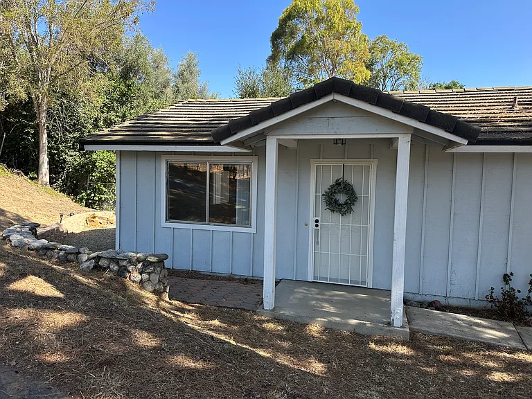 5856 La Cumbre Rd #B — Photo 22