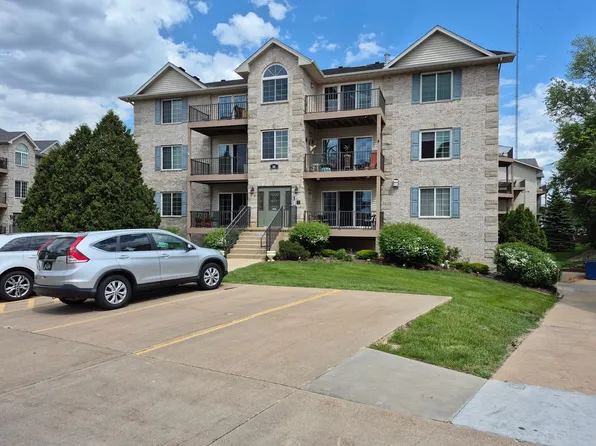3120 Holiday Ct #7, Bettendorf, IA 52722
