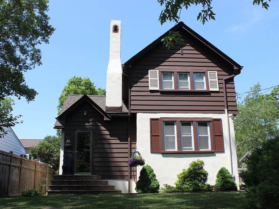1st image of 15 Seneca St W