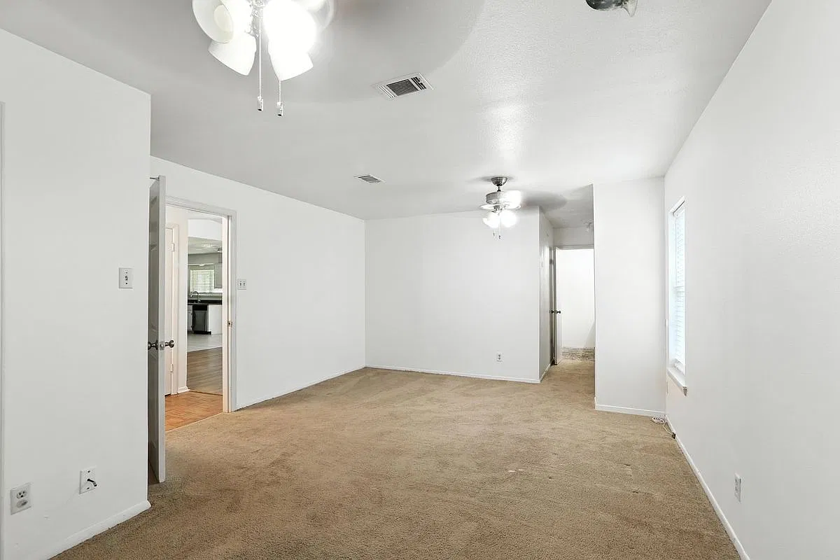 3 bed, 2.0 bath, 1366 sqft, $1,600 — Photo 3