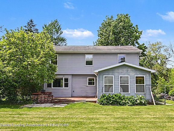 3rd image of 16453 Center Rd