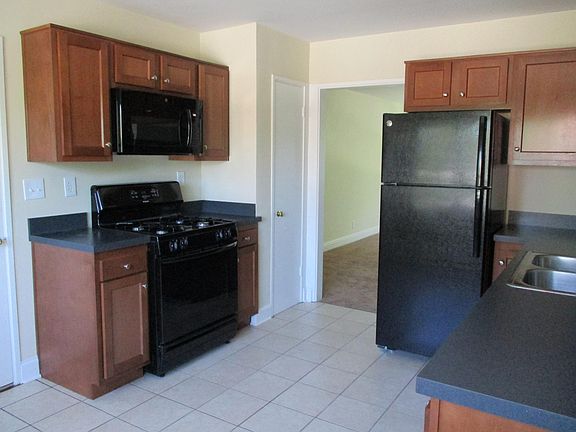 4th image of 2502 Gladstone Cir Unit 202