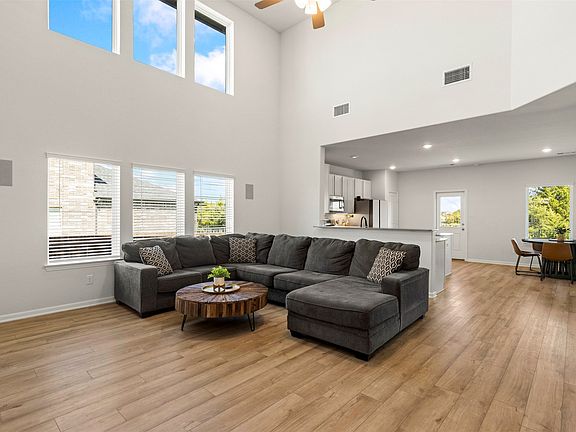 5th image of 2405 Lundy Canyon St