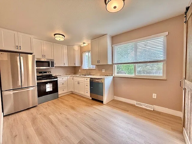 2 bed, 910 sqft, $2,200 — Photo 4