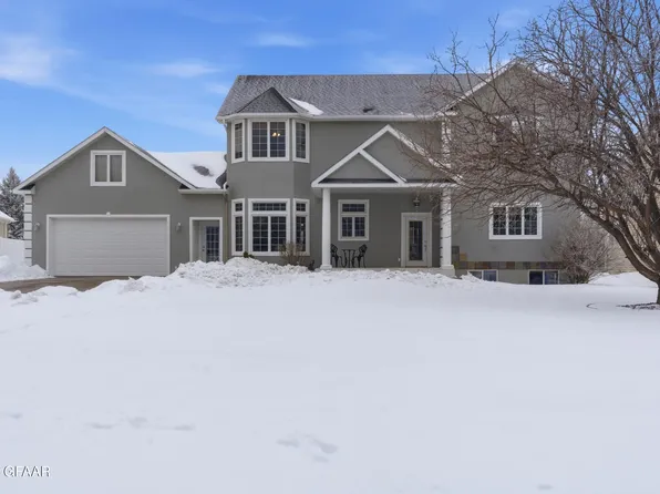 1600 Nordonna Cir, Grand Forks, ND 58201