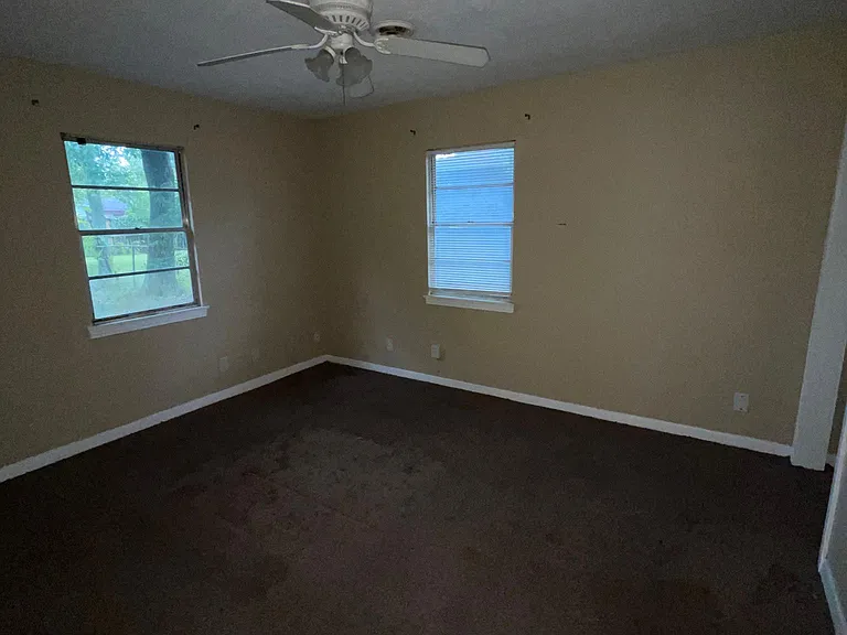 257 Roxton Ln — Photo 3