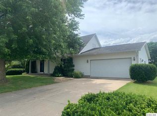 916 7th Ave SE, Cascade, IA 52033