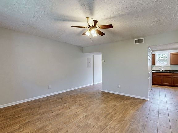2nd image of 208 Oak Grove Dr