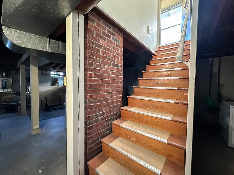 716 1st Ave W #C — Photo 8
