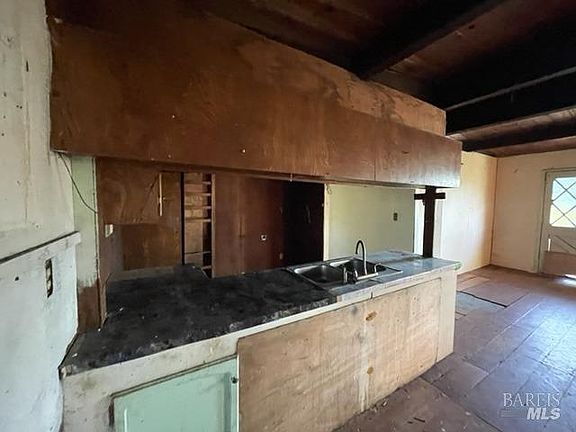 2nd image of 1021 Dusty Road