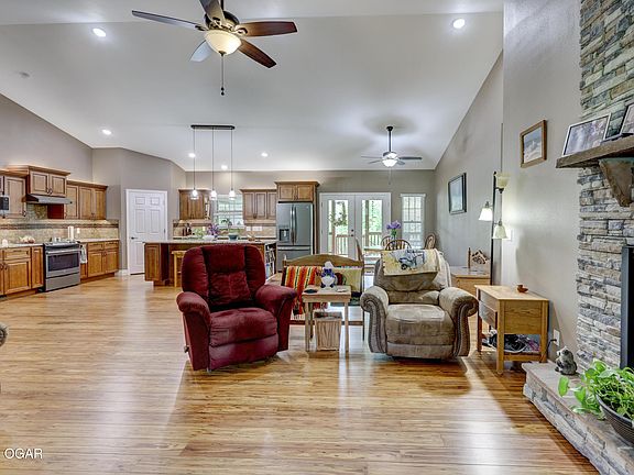 5th image of 2855 N Regency Dr