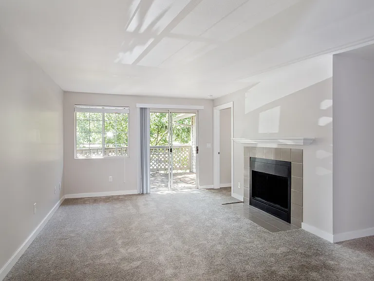 Stonesthrow Apartments — Photo 16