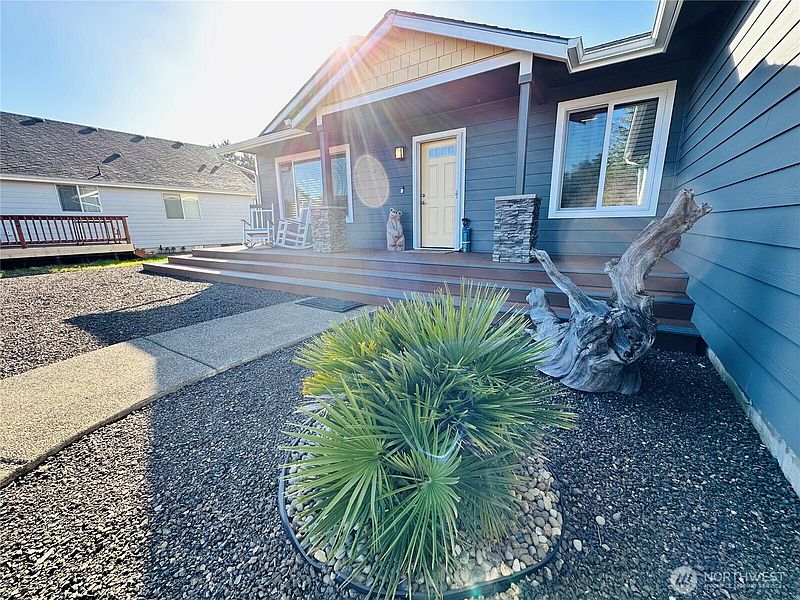 4th image of 401 Seashore Street SW