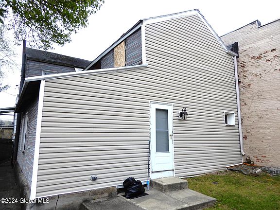 3rd image of 626 1st Avenue