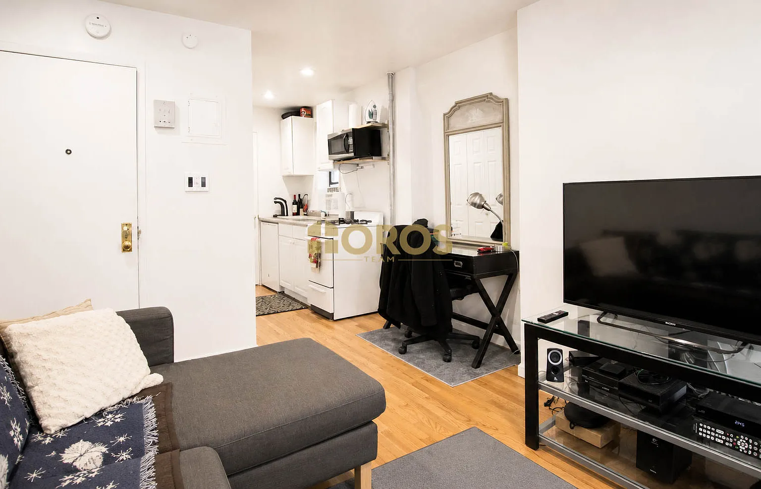 236 East Seventh Street — Photo 4