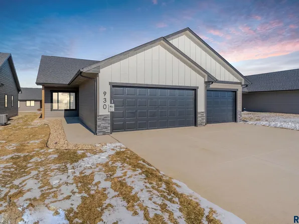 930 E Dutch St, Tea, SD 57064