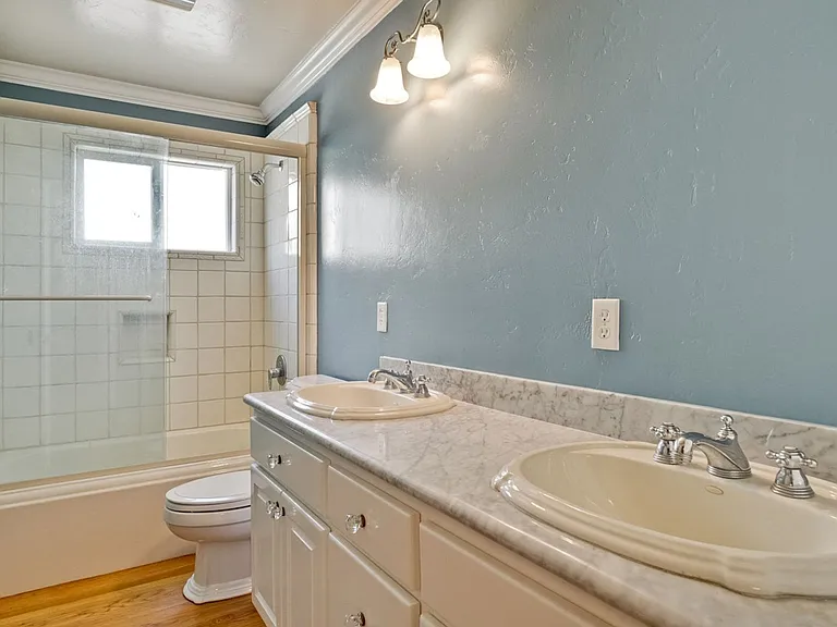 1150 Meredith Ave — Photo 43