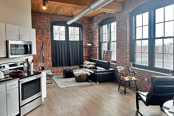2 bed, 1.0 bath, 1045 sqft, $2,700 — Photo 1