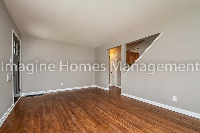 3 bed, 2.0 bath, 1910 sqft, $2,799 — Photo 4