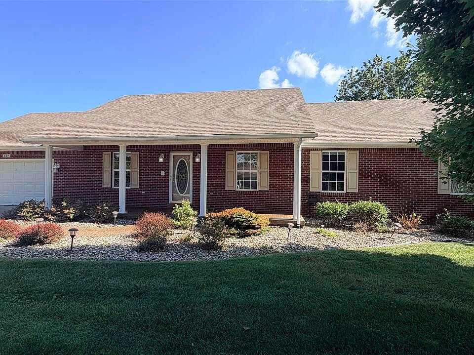 1st image of 604 Hickory Ln
