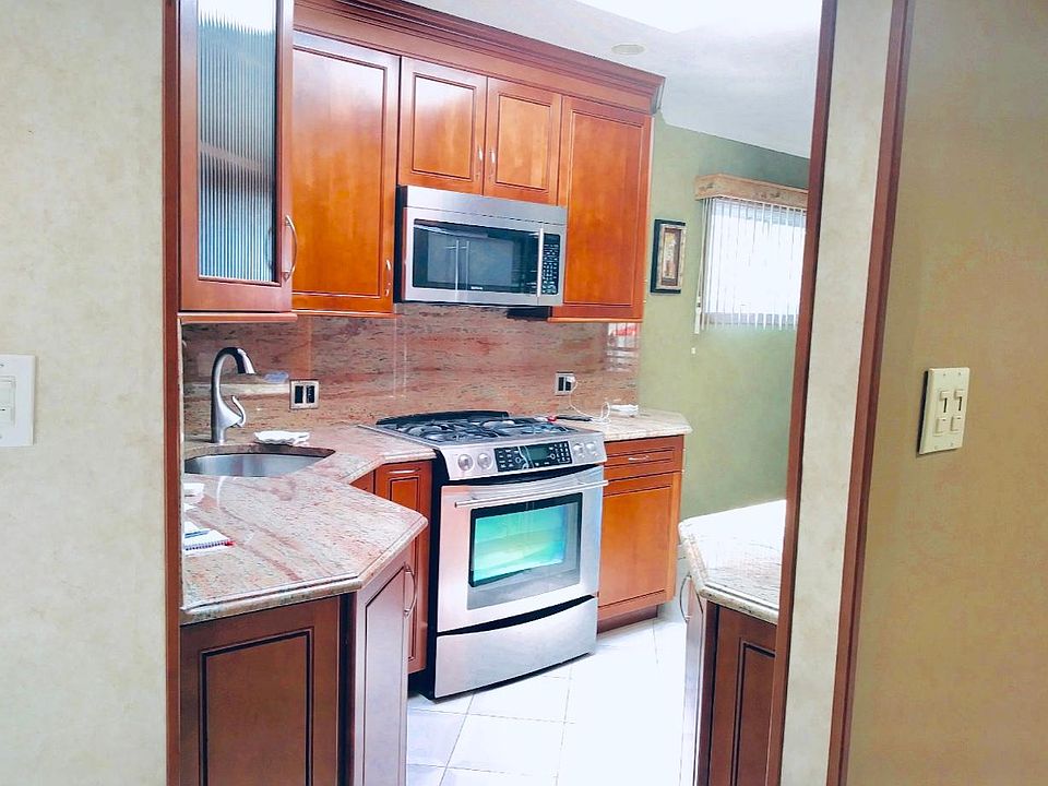 1st image of 123 Bay 41st St #2