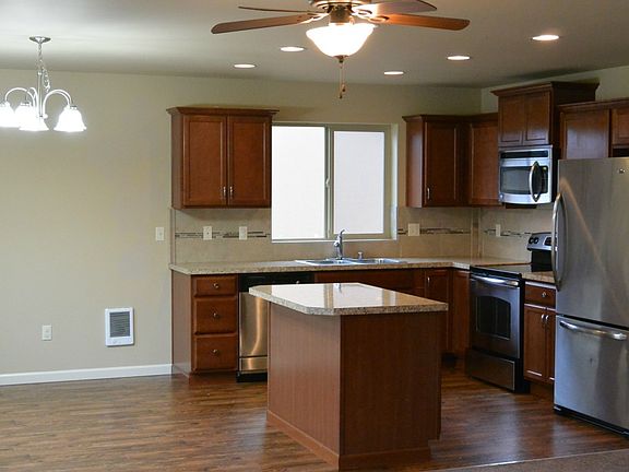 4th image of 879 NE Tinkam Ct