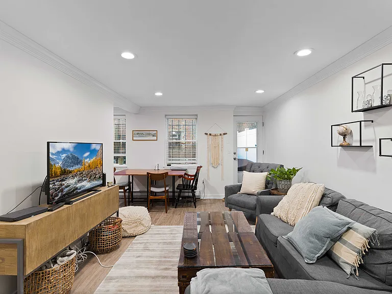 101 W Springfield St #1 — Photo 2
