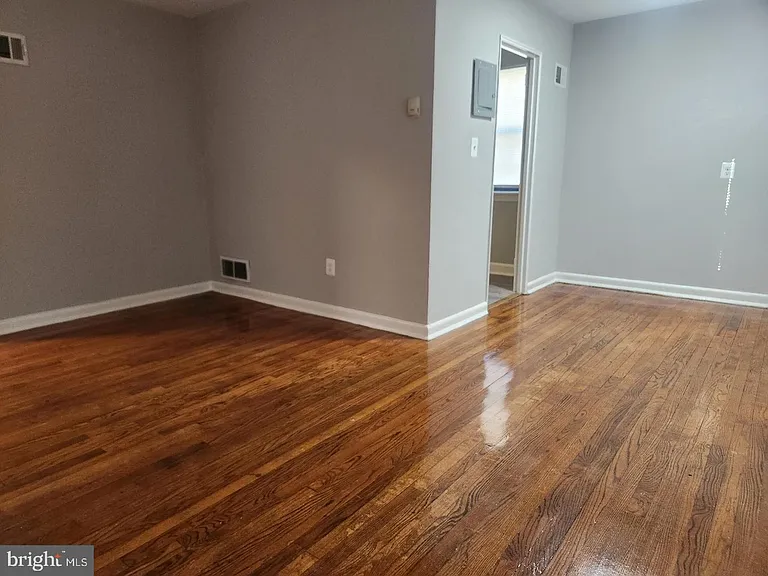 1126 48th Pl NE — Photo 12