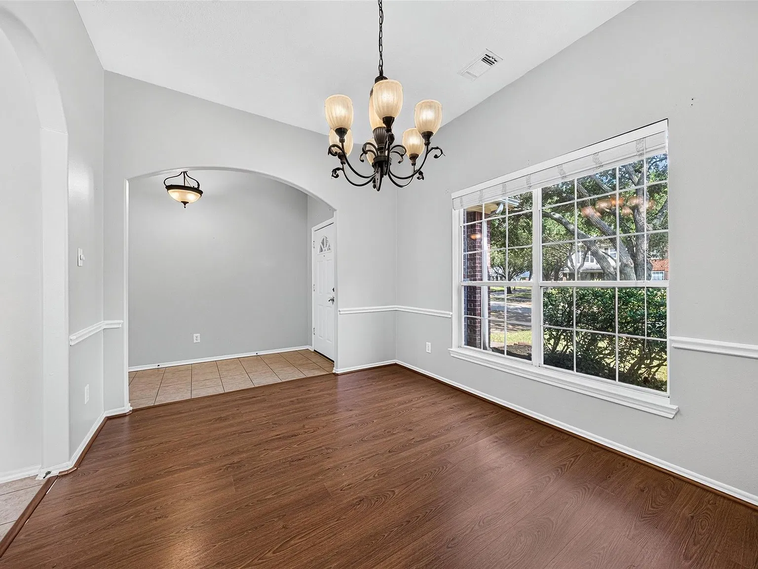 4 bed, 2.0 bath, 1962 sqft, $2,100 — Photo 4