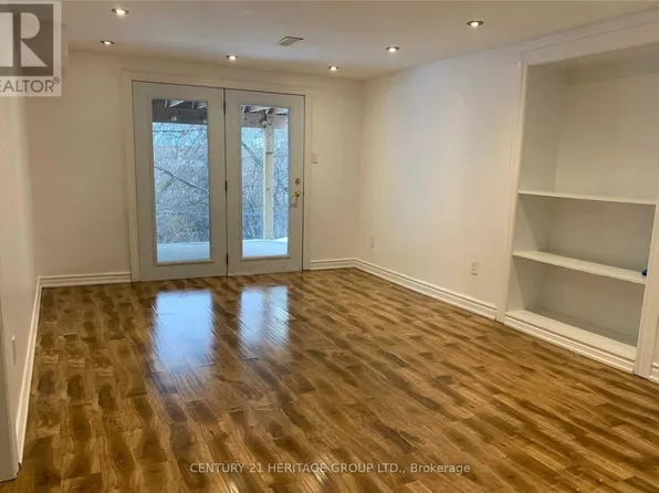 27 Hammond Dr #Basement, Aurora, ON L4G 2T8