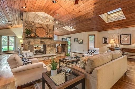 5th image of 4 Cranberry Ln