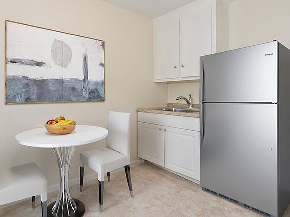 4th image of 212 E Broadway APT G1502