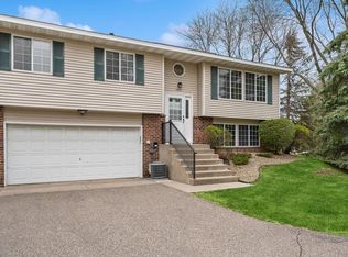 4614 Ridge Cliff Dr, Saint Paul, MN 55122