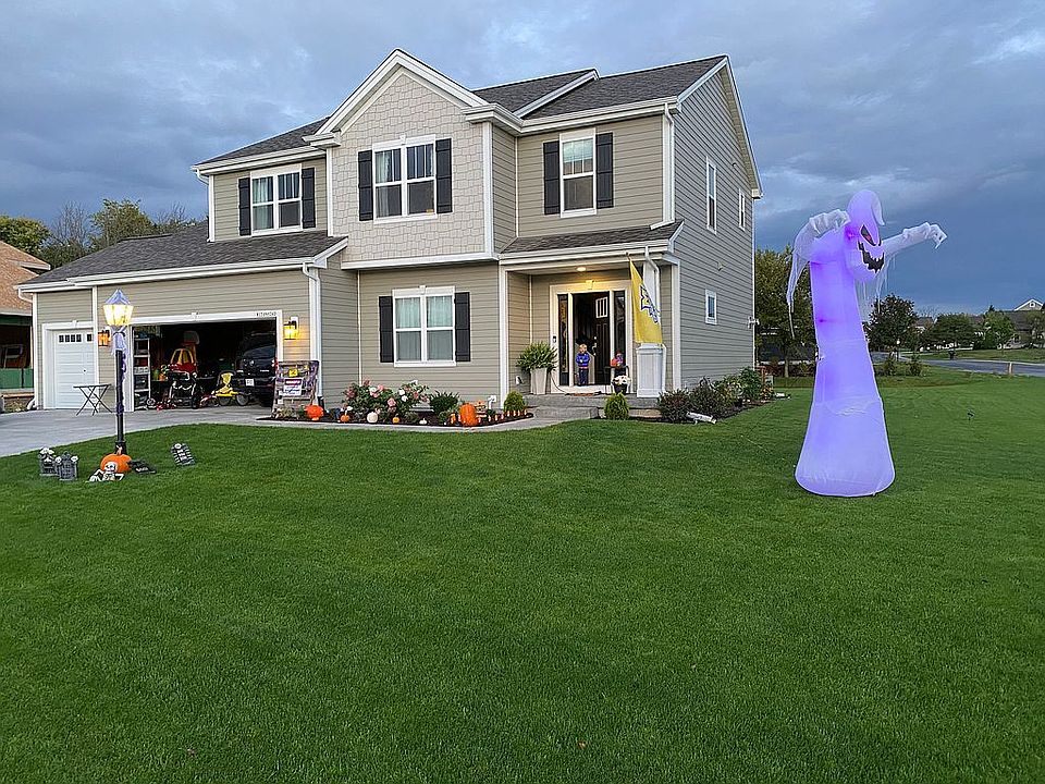 2nd image of W136n6242 Hummingbird Way