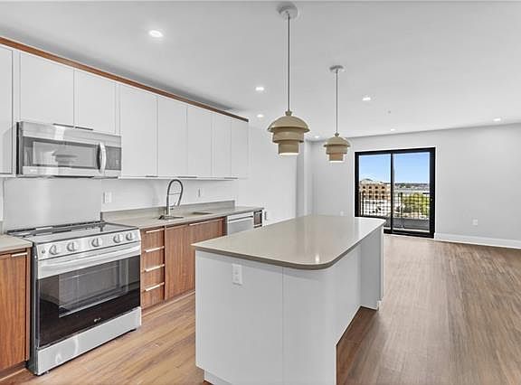 2nd image of 2115 Saint Thomas St