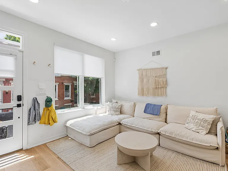 2231 Pemberton St — Photo 4