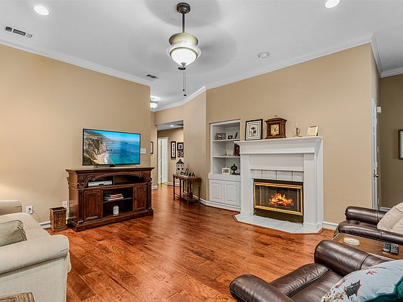 2nd image of 507 Azalea Dr