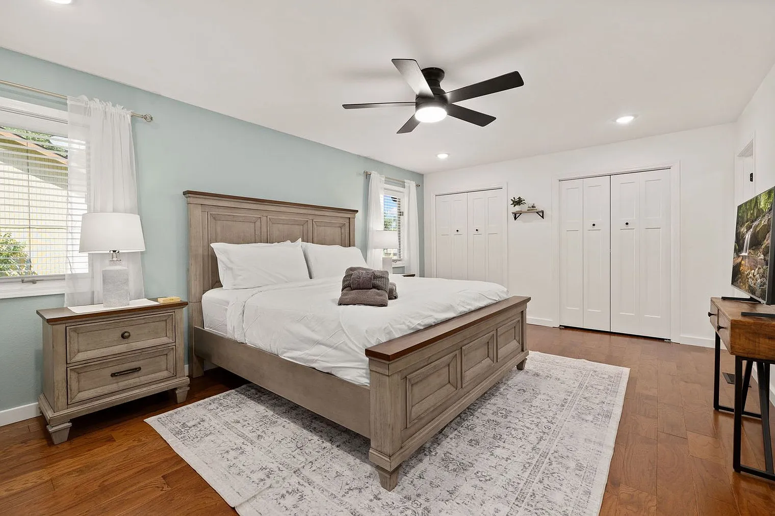 3 bed, 2.0 bath, 2066 sqft, $2,853 — Photo 4