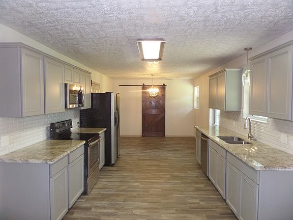 5th image of 114 Wood Manor Ln