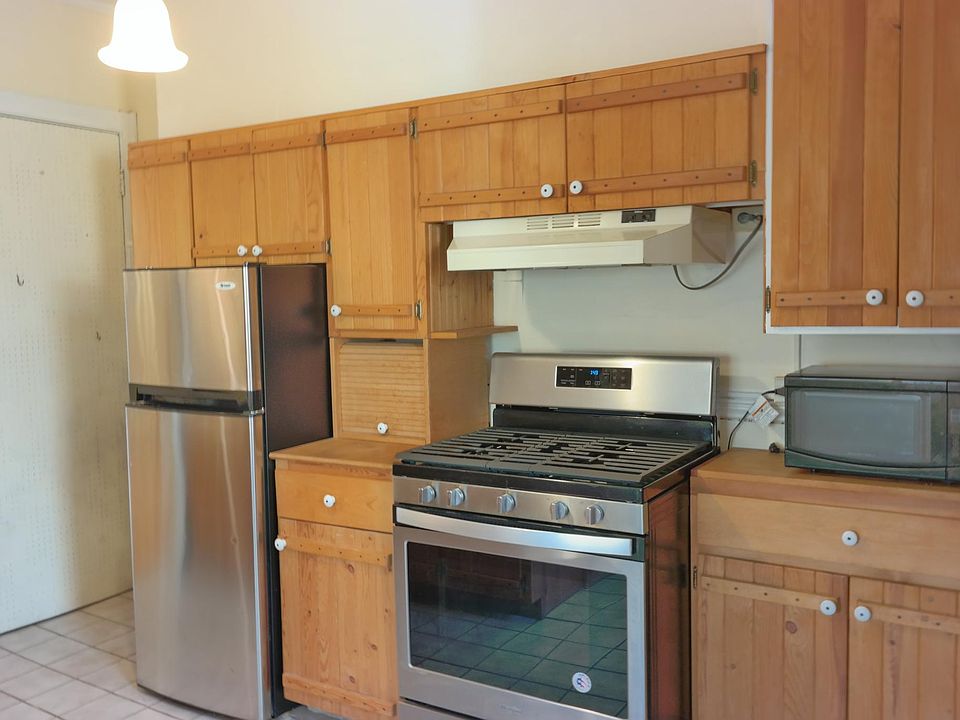 Eat-In Kitchen