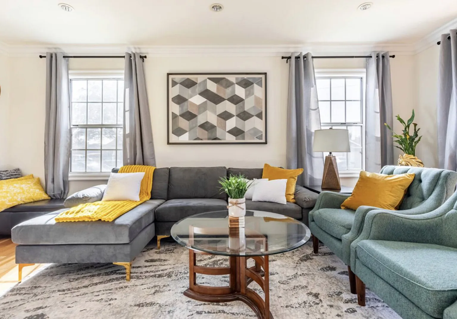 McPickle Home: Cozy Furnished Living Space Near Major Attractions — Photo 1
