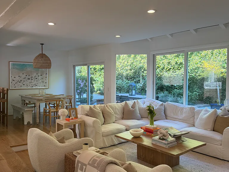 2964 Mandeville Canyon Rd — Photo 4
